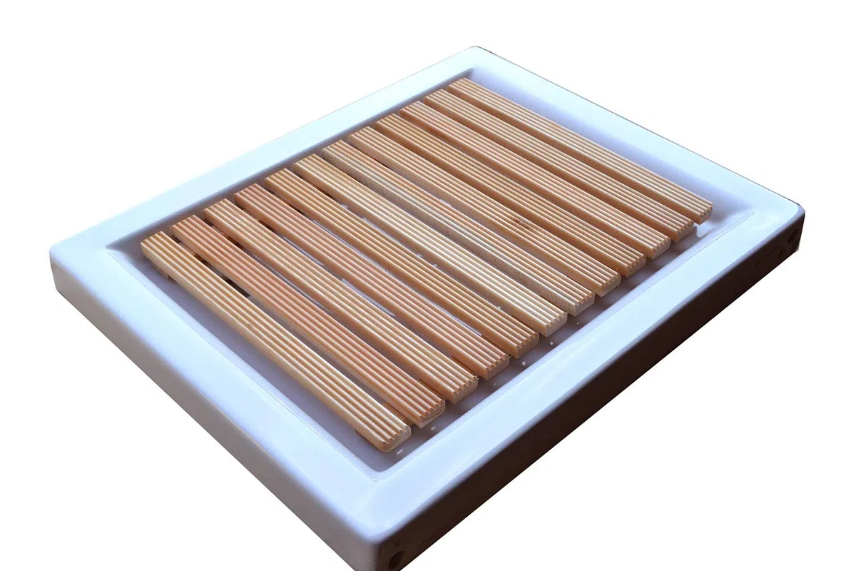 Castelmerlino Tarima para ducha en madera de alerce 55x69 cm para platos de ducha 70x90