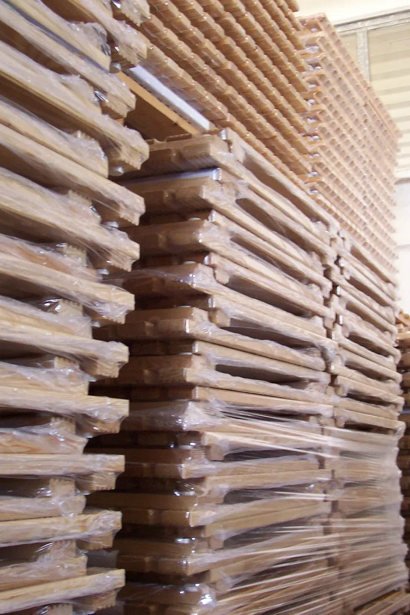 Castelmerlino Tarima para ducha en madera de alerce 55x69 cm para platos de ducha 70x90