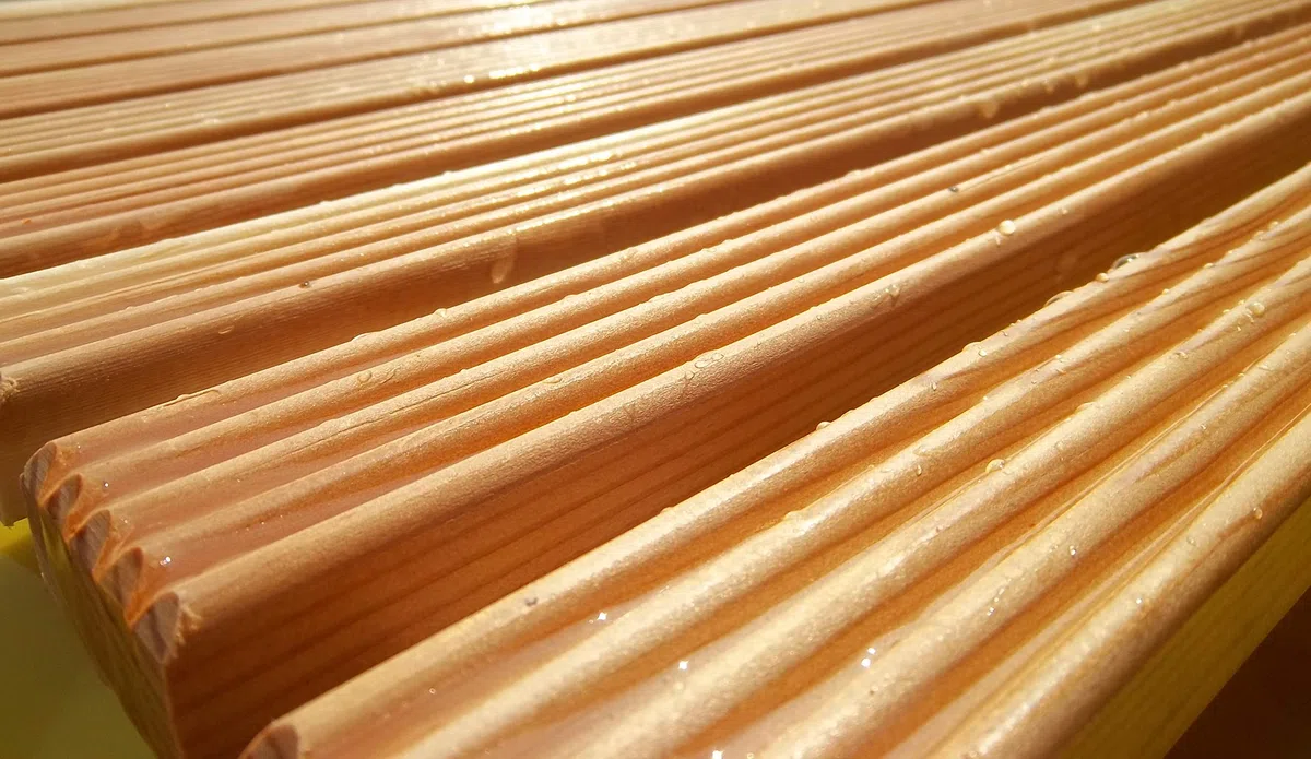 Castelmerlino Tarima para ducha en madera de alerce 55x69 cm para platos de ducha 70x90